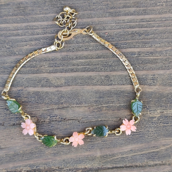 Vintage Jade And Coral Rose Bracelet - Picture 3 of 9